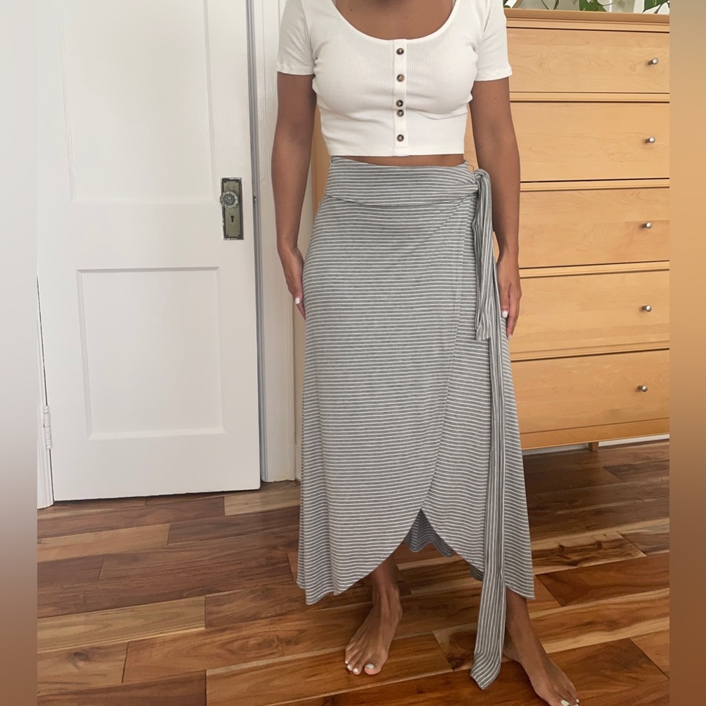 Gap gray and white striped maxi wrap jersey skirt size small